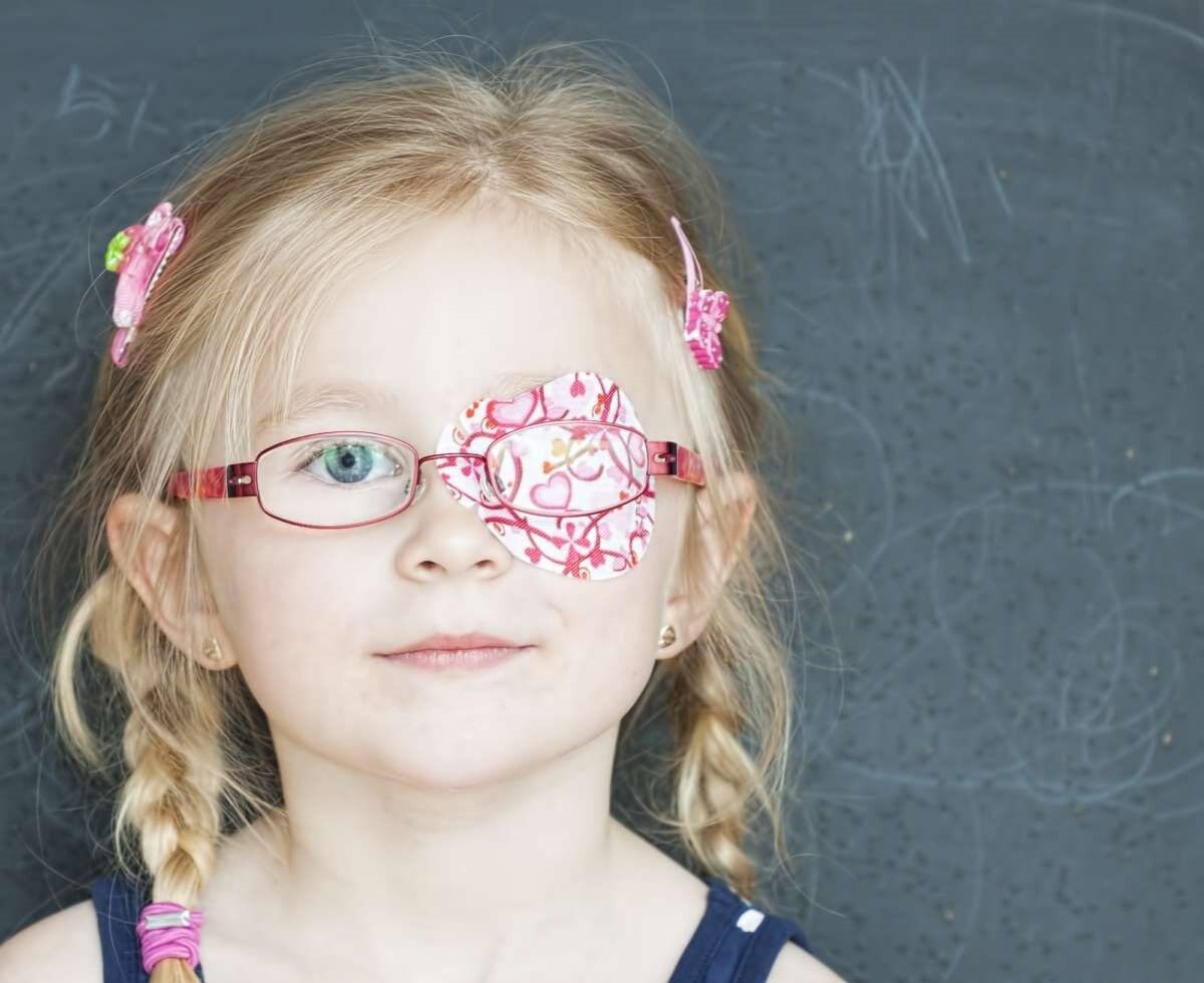 Что такое ленивый глаз у ребенка и как лечится фото пошагово
